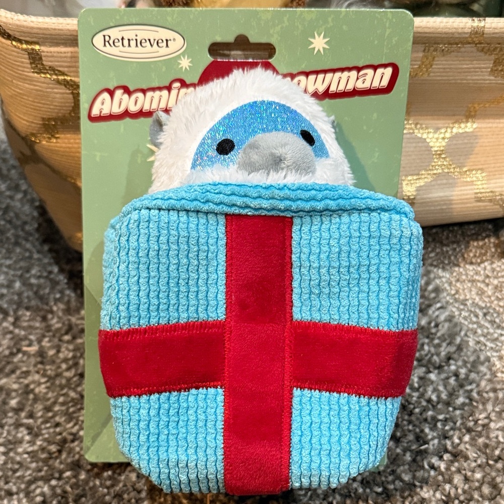 NWT Tractor Supply Retriever Abominable Snowman Pop Up Dog Toy Squeaks